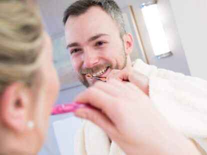 Damit die Z&auml;hne wei&szlig; bleiben, ist vor allem eines wichtig: eine gute Zahnpflege.