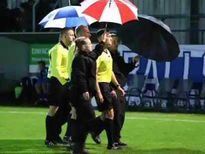 Nicht alle Entscheidungen des Schiedsrichters fanden die Fans des BSV Kickers im Heimspiel gegen Hildesheim okay: Wie wird es in Delmenhorst?