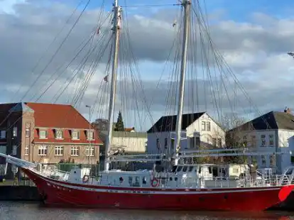 Der Zweimaster &bdquo;Eldorado&ldquo; liegt zurzeit im Braker Binnenhafen.