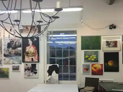 Der Malersaal: Es stellen (wie hier im vergangenen Jahr) Kursteilnehmer gemeinsam ihre Werke aus.