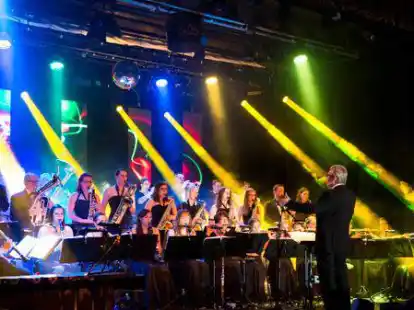 Das Niedersachsen Sound Orchester spielt in Bar&szlig;el in der IGS.