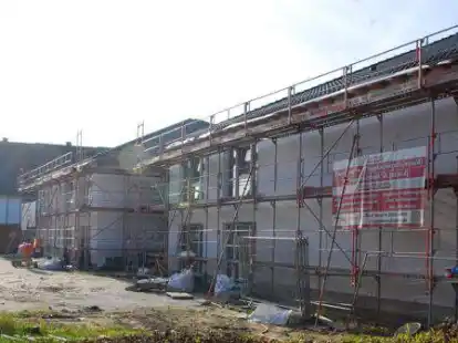 Hier geht&rsquo;s bis auf weiteres nicht weiter: Die Baustelle der Senioren-Wohngemeinschaften an der Dollstra&szlig;e in Sande.