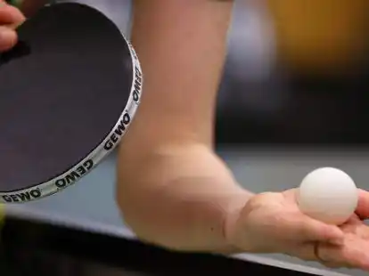 Schon beim Aufschlag geh&ouml;rt ein hohes Ma&szlig; an Konzentration dazu.