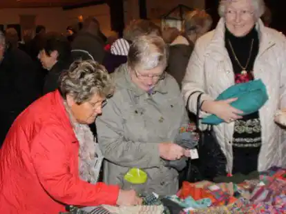 Viele Handarbeiten und vieles von Hand gemachtes: Das zeichnet den Godensholter Basar aus.
