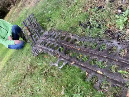 Ein St&uuml;ck Familiengeschichte aus dem Moor: Der Vater von Heike Sch&uuml;tte hatte im 2. Weltkrieg als 13-J&auml;hriger mitbekommen, wie ein kanadischer Panzer im Moor versunken ist. Mit den beim Bau der Fahrradstra&szlig;e entdeckten Sandblechen wurde der Panzer damals geborgen.