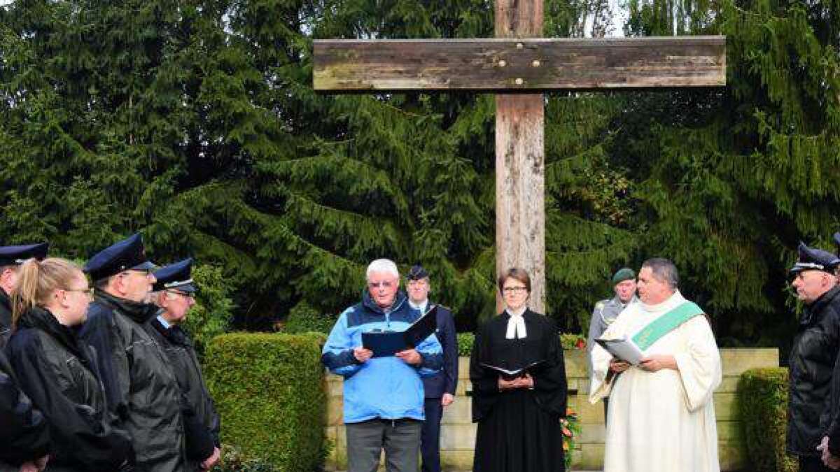 Volkstrauertag In Hude – Zentrale Gedenkfeier Am 13. November – Mahnung ...