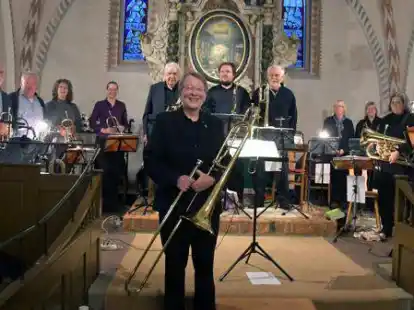 Abschied in der St.-Firminus-Kirche: Dort gab Dirigentin Heide Grotel&uuml;schen (Mitte) ihr letztes Konzert.