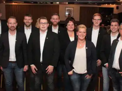 Die Vorstandsriege des Sportvereins Th&uuml;le  (von links): Max Georg Wilken,  Tobias Latta,  Andre Hagen,  Patrick Focke,  Benedikt Br&uuml;nen, Marion B&ouml;ckmann, Silke Hanneken, Tobias Macke, Niklas Schrand und Frank Thoben. Es fehlt Raphael Opilski.