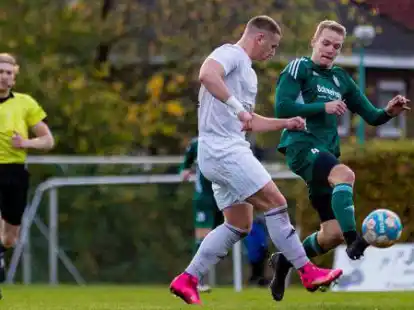 Hansas Jannik Hoormann (rechts) und seine Mitspieler konnten im Duell mit M&uuml;hlen drei Punkte holen.