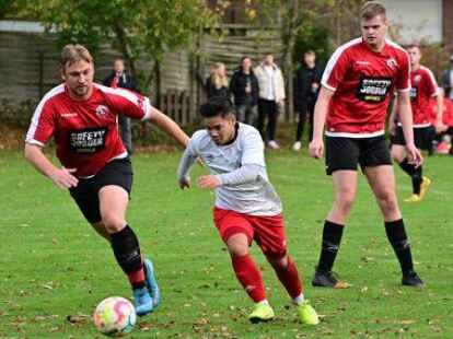 Der TSV Gro&szlig;enkneten II (wei&szlig;es Trikot) gewann sein Ausw&auml;rtsspiel gegen die Sportfreunde Littel mit 3:1.