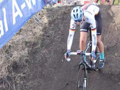 Im Rennen bergab, im Sport bergauf: Kaija Budde beim ersten Weltcup-Rennen in Maasmechelen.