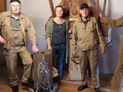 Gesche Neumann ist neu in dem Kreis der ehrenamtlichen M&uuml;llermeister mit (von rechts) Eckhard Dunkhase, Anton G&uuml;nter Reumann und Udo Schwarting.