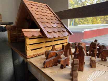 Handgefertigte Krippe in der Holzwerkstatt