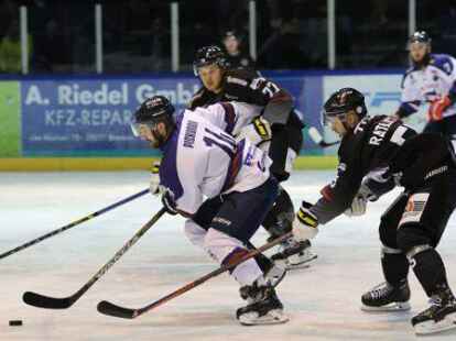 Einfach nicht zu stoppen war das Sander Team um Kapit&auml;n Sergejs Piskunovs (links) von den Weserstars Bremen.