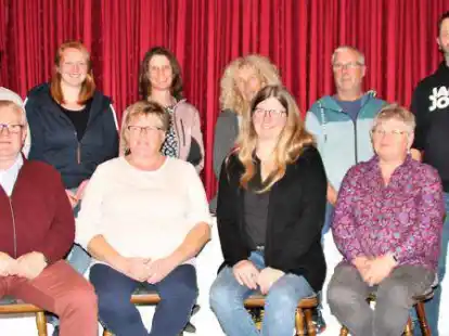 Die Theatergruppe S&uuml;rw&uuml;rden-Alse studiert den Zweiakter &bdquo;Trara op den Basar&ldquo; ein.