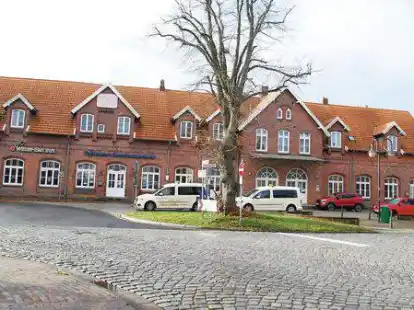 Der Bahnhofsvorplatz in Jever wurde in &bdquo;Fritz-Levy-Platz&ldquo; umbenannt.