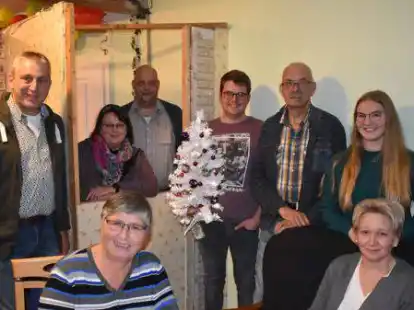 Sie proben wieder auf den Brettern, die in Tange die Welt bedeuten: die Mitglieder der Tanger Speelk&ouml;ppel. Im Januar wird mit dem neuen St&uuml;ck Premiere gefeiert.