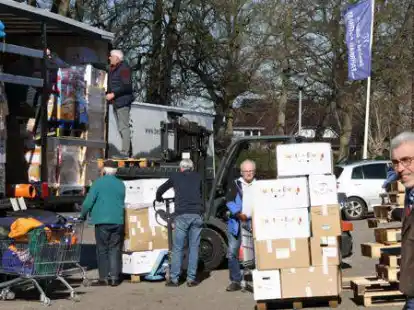 Vorbereitung auf den Winter: Der Hilfstransport f&uuml;r die Ukraine am 25. November soll viel warme Kleidung und Notstromaggregate enthalten.