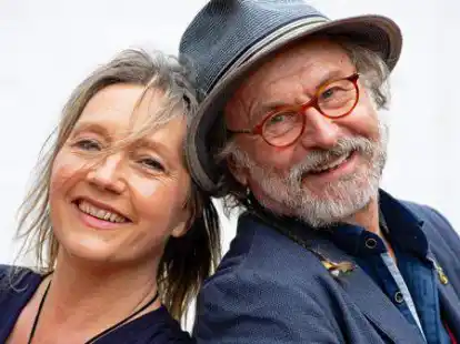 Der Autor Klaus-Peter Wolf und seine Frau Bettina G&ouml;schl kommen im Rahmen der Ostfriesischen Krimitage nach Filsum.