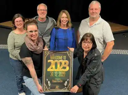 Freuen sich auf die goldene Silvesterparty (von links): Birgit Gl&uuml;ckselig, Maren Lutz, Axel de Grave, Elke Willhaus, Susanne Seedorf und Helge Schellstede