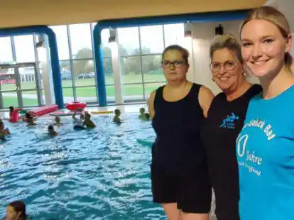 Ein volles Udo-Solick-Bad und drei zufriedene Betreuerinnen: (v. l.) Kerstin Beekhuis, Linda Wolthoff de Vries und ihre Tochter Dana Wolthoff de Vries.