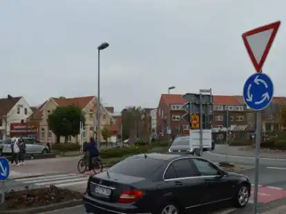 Der Bereich Pingel Anton/Bahnhofstra&szlig;e bis zur Eschstra&szlig;e soll nach dem Willen von Anwohnern und SPD/Linke umgestaltet werden. Die Verwaltung h&auml;lt es f&uuml;r sinnvoller, das Verkehrskonzept abzuwarten.