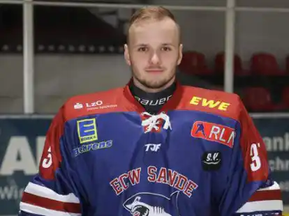 Sicherer R&uuml;ckhalt des Eishockey-Regionalligisten ECW Sande: Goalie Maksims Cmutovs