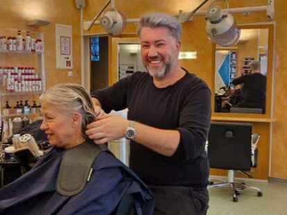 Freut sich auf seine neue Aufgabe: André Behrends, Friseurmeister im Salon Haars, wird das Geschäft ab Januar führen.