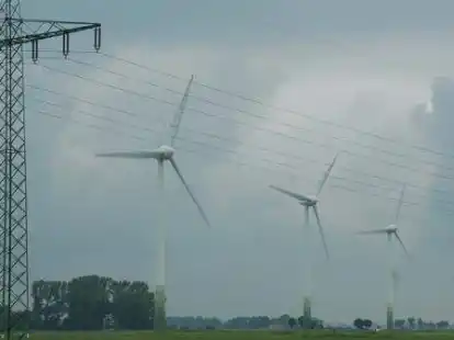 Die Windkraftanlagen am Butterburger Weg erzeugen seit 2001 Strom. In unmittelbarer N&auml;he soll nun ein zweiter Windpark entstehen.