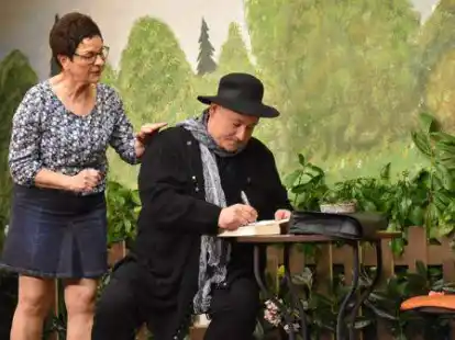 Sie haben ihr Publikum &uuml;berzeugt: Die Schauspieler des plattdeutschen Theaters in Ocholt.