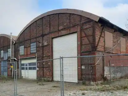 Die Rundbogenhalle auf dem st&auml;dtischen Bauhof ist nicht mehr sicher. Sie soll demn&auml;chst abgerissen werden.
