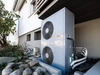 Auf W&auml;rmepumpen ruhen in der Energiewende gro&szlig;e Hoffnungen. Doch wer installiert die Technik k&uuml;nftig eigentlich, wenn Fachkr&auml;fte schon heute fehlen?