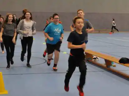 Sch&uuml;lerinnen und Sch&uuml;ler der Oberschule Rodenkirchen liefen f&uuml;r ein neues Sportger&auml;t.