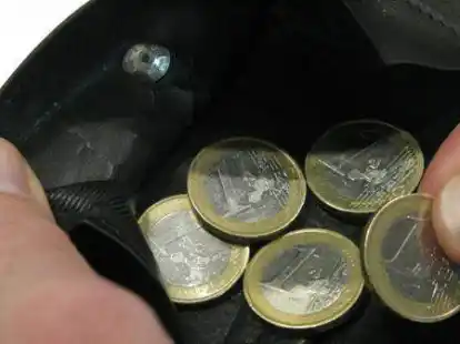 Sind Hilfen f&uuml;r Fl&uuml;chtlinge und Hartz-4-Empf&auml;nger vergleichbar? Dar&uuml;ber wird in der Gesellschaft kontrovers diskutiert.