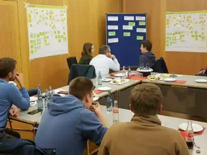 Die Lenkungsgruppe zur Entwicklung einer Dachmarke hat sich k&uuml;rzlich zu einen Analyseworkshop im Rathaus getroffen. Foto: