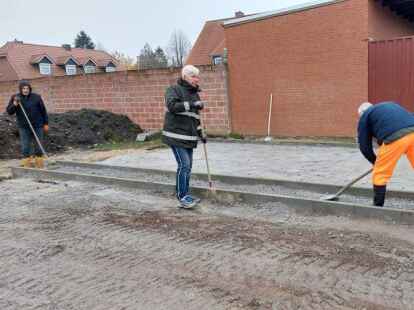 Auch zwischen den zwei Spielfeldern muss alles akurat vorbereitet werden.