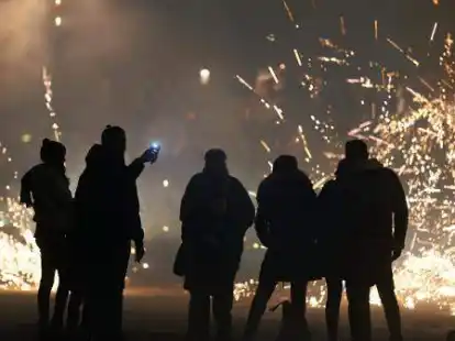Viele Menschen wollen es zu Silvester wieder richtig krachen lassen.