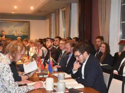 Die Nautische Kameradschaft Visurgis hatte zu einer G&auml;stekneipe in die Elsflether Kogge eingeladen.