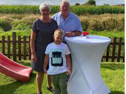 Wollen noch viel reisen: Harm und Tilli Hillers mit Enkel Nick.