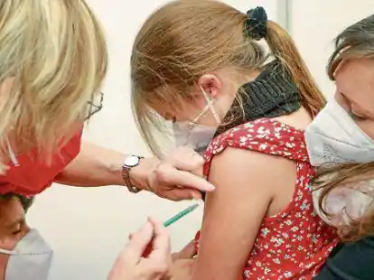 Die Stiko emphielt die Corona-Impfung nun auch f&uuml;r eine bestimmte Gruppe von Kindern unter vir Jahren.