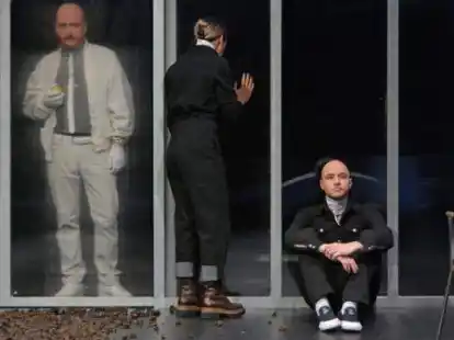 Wann individuelle Freiheit endet, war auch in der Coronapandemie nicht unerheblich. Mit &bdquo;Corpus Delicti&ldquo; bringt die Landesb&uuml;hne das Thema auf die B&uuml;hne des TheOs in Wilhelmshaven.