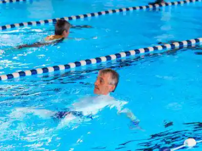 Es werden zahlreiche Schnupperkurse angeboten. Darunter auch R&uuml;ckenschwimmen.