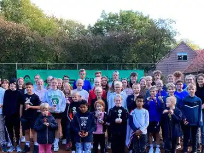 Die Sieger der Clubmeisterschaften des Tennisclubs Nikolausdorf-Garrel.