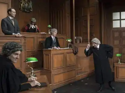 Erfolgreiche Premiere. Mit &bdquo;Zeugin der Anklage&ldquo; hat die Landesb&uuml;hne Nord einen der ber&uuml;hmtesten Krimis von Agatha Christie inszeniert.