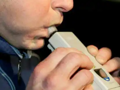 Zu tief ins Glas geschaut hatte ein Autofahrer, den die Polizei in Emstek stoppte.