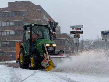 Es ist zwar noch Herbst, aber der Baubetriebshof der Stadt Leer bereitet sich bereits mit Volldampf auf den Winterdienst vor.