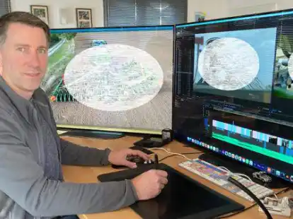Hier entstehen die Filme: Dennis Brandt beim Schneiden eines neuen Videos in seinem B&uuml;ro in Nordenham.