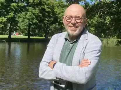 Klaus Fackert, ehemaliger Chefredakteur der Emder Zeitung und seit 2015 im Ruhestand, schreibt seine Kolumne &bdquo;Die Woche ist um&ldquo; seit 39 Jahren jeweils zum Wochenende.