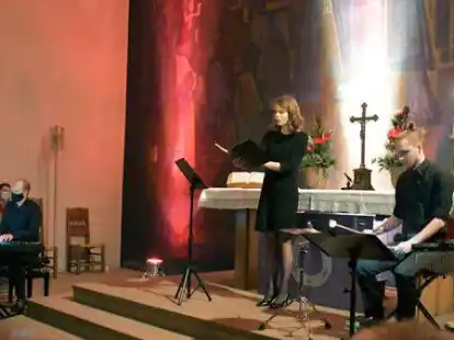 Musikalische Weihnachtsreise: Die Combo &bdquo;triOpal&ldquo; spielt in Gro&szlig;enkneten, (von links) Leon Raschen, Katharina Adam und Andreas Possehn.