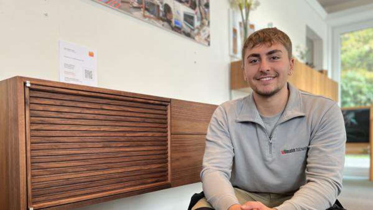 Zwischenahner Robin Weihrauch gewinnt TischlerWettbewerb